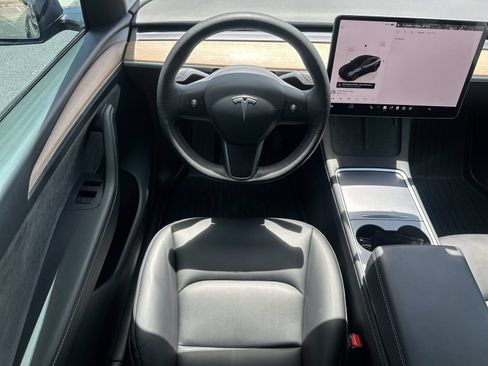 Used 2025 Tesla Model Y Long Range RWD image 17