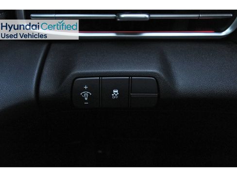 Certified 2025 Hyundai Elantra Limited FWD image 22