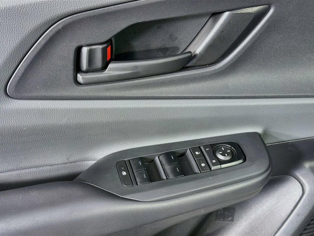Used 2025 Toyota Prius LE FWD image 23