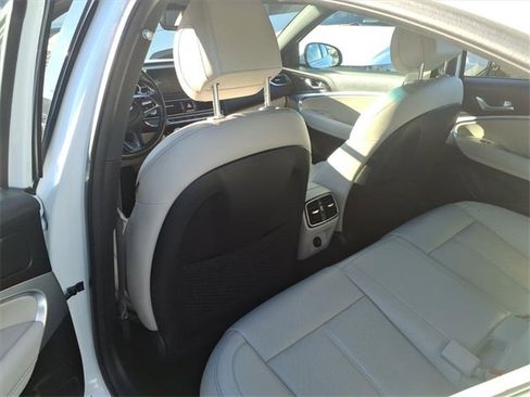 Used 2023 Genesis G70 2.0T image 9