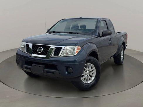 Used 2016 Nissan Frontier SV image 2