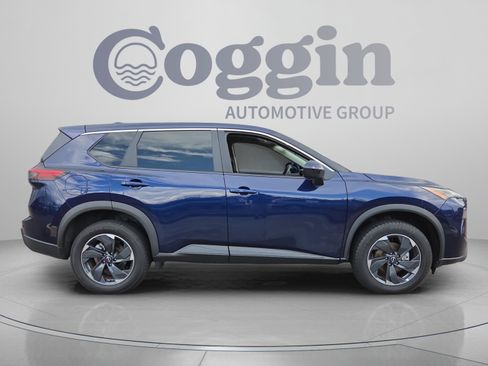 Used 2024 Nissan Rogue SV AWD/4WD image 6