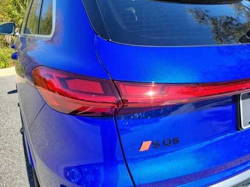 New 2025 Audi SQ5 Prestige image 10