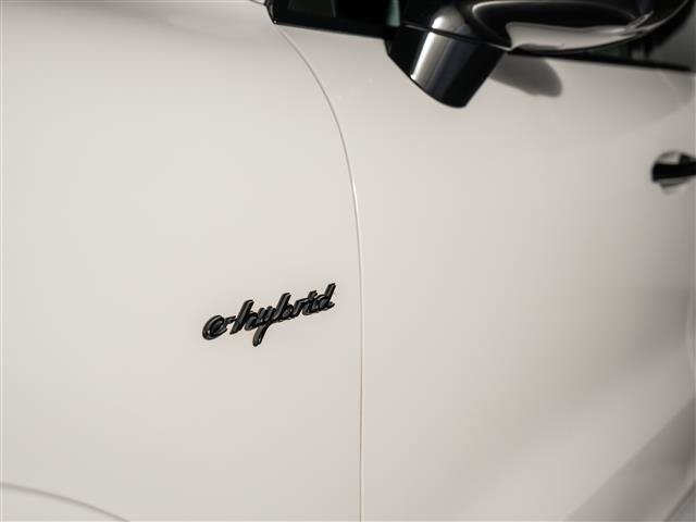 Certified 2023 Porsche Cayenne Platinum Edition AWD/4WD image 16