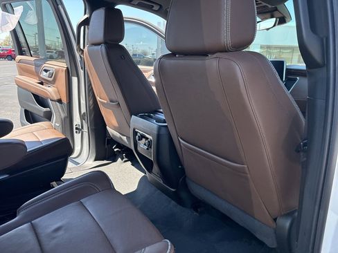 Used 2023 Chevrolet Suburban High Country AWD/4WD image 25