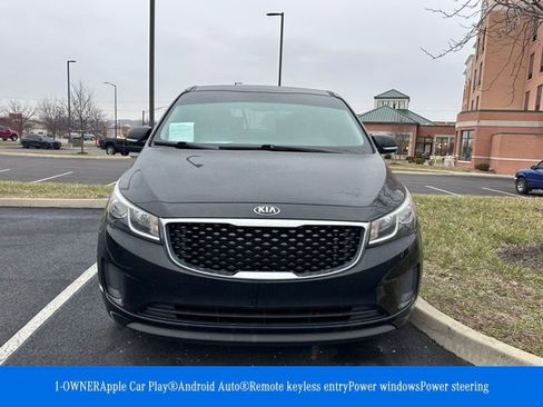 Used 2017 Kia Sedona L image 2