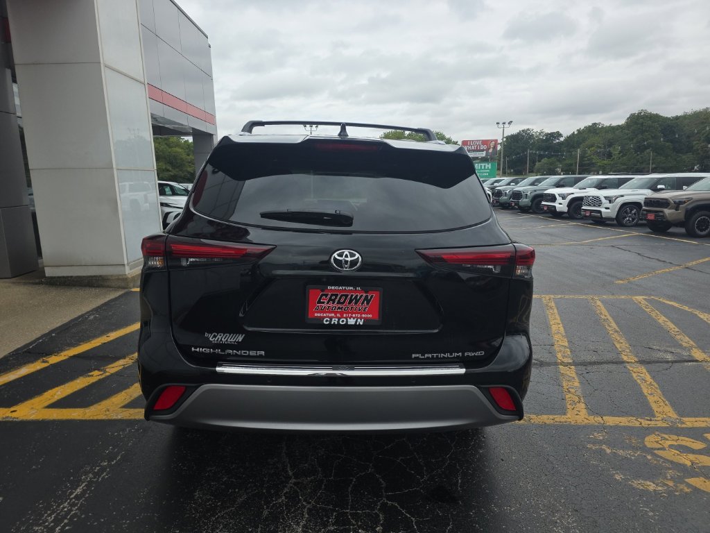 Used 2026 Toyota Highlander Platinum AWD/4WD image 4