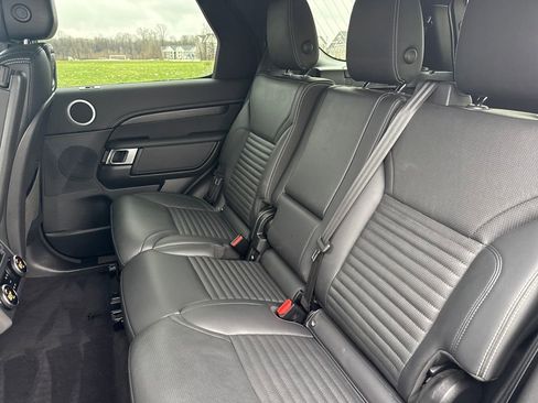 Used 2023 Land Rover Discovery S R-Dynamic image 13