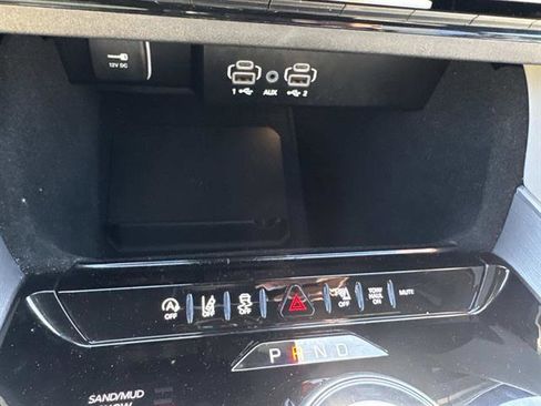 Used 2025 Jeep Wagoneer Series II AWD/4WD image 16