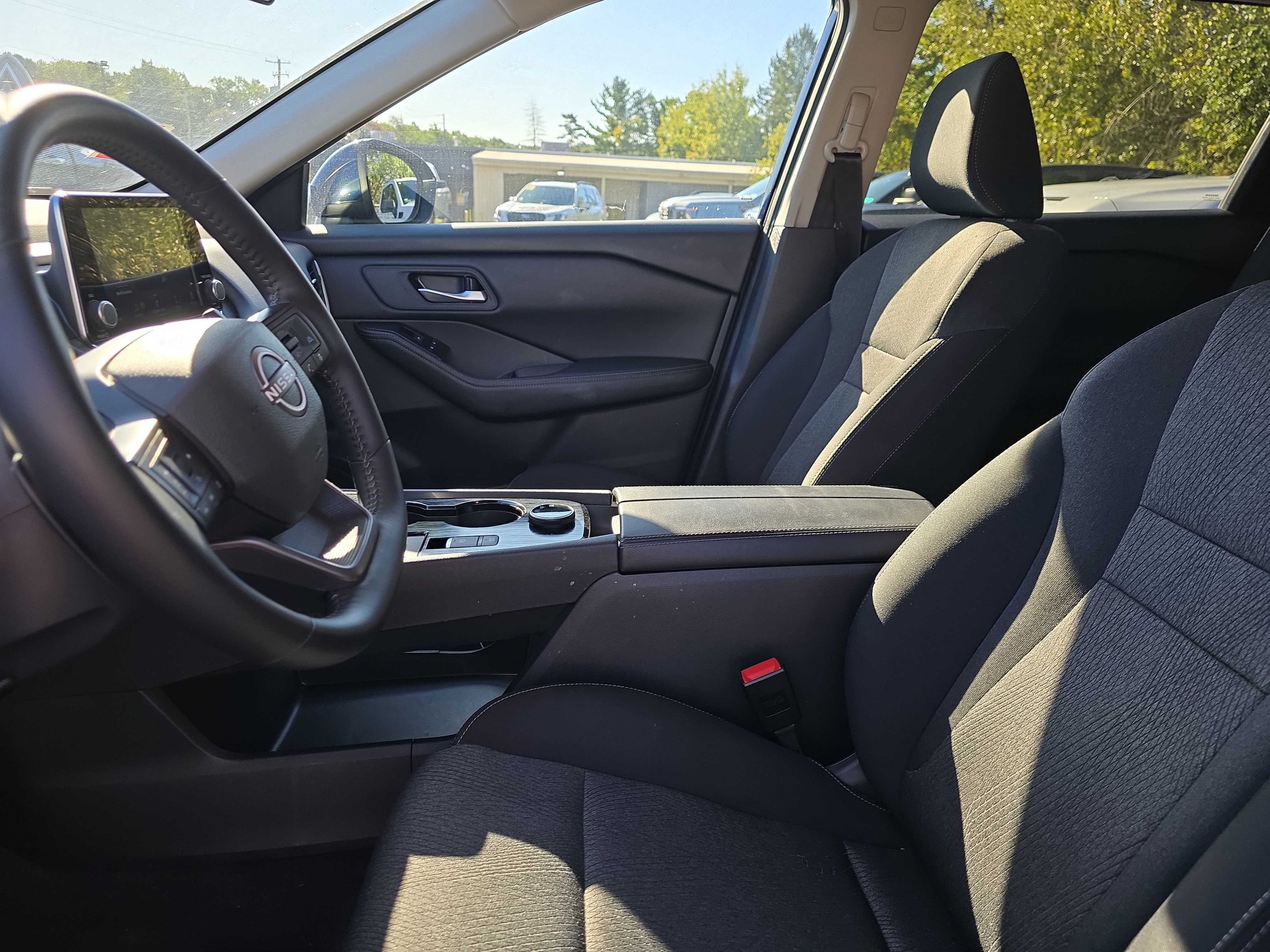 Used 2026 Nissan Rogue SV AWD/4WD image 12