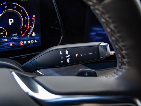 Used 2025 Chevrolet Suburban High Country image 34