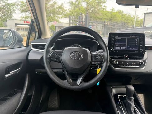 Used 2021 Toyota Corolla LE FWD image 21