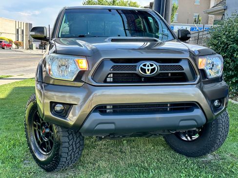 Used 2015 Toyota Tacoma 4x4 Double Cab w/ TRD Sport Package image 3