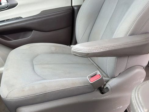 Used 2017 Chrysler Pacifica Touring image 54