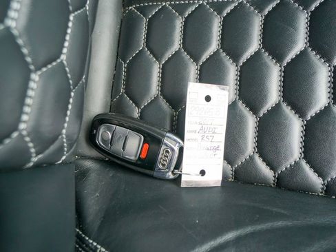 Used 2017 Audi RS 7 Prestige w/ Carbon-Optic Package image 33