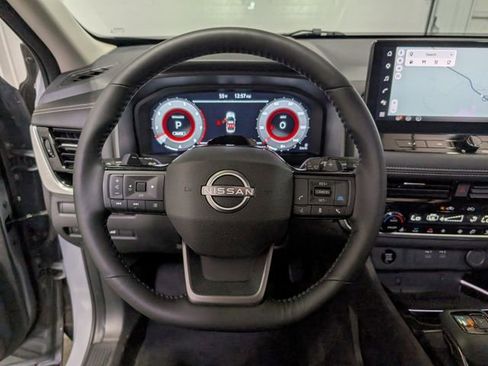 Used 2025 Nissan Rogue SL w/ Tech Package image 17