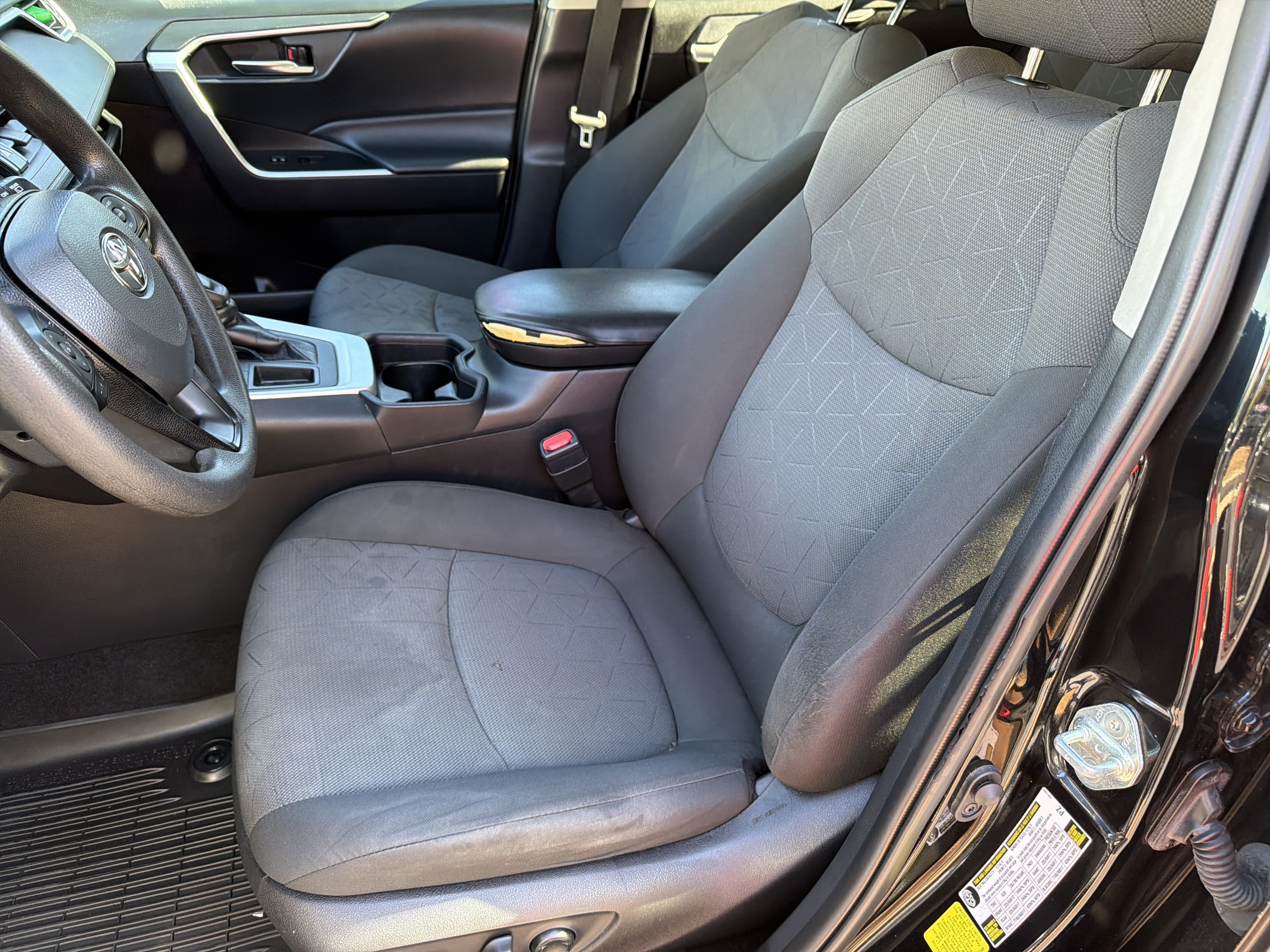 Used 2020 Toyota RAV4 XLE w/ Convenience Package FWD image 15