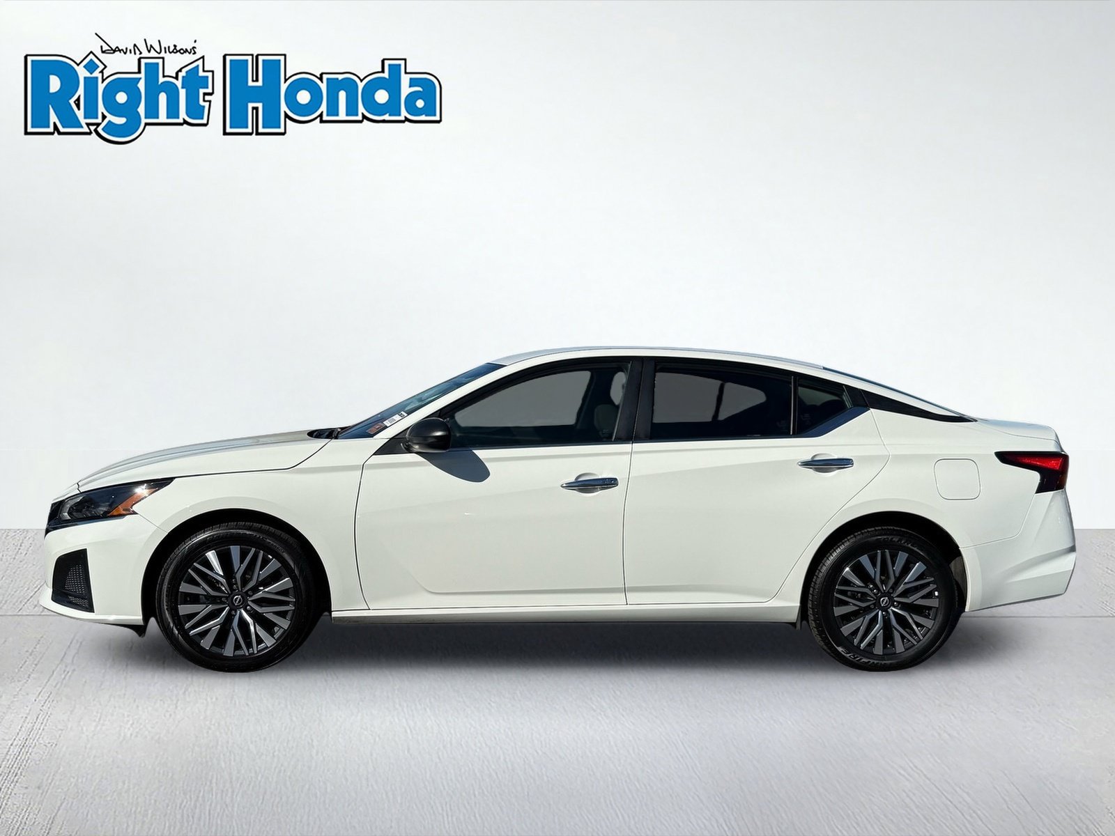 Used 2025 Nissan Altima 2.5 SV AWD/4WD image 3