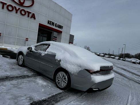 Used 2019 Toyota Avalon Limited w/ Advanced Safety Package image 3