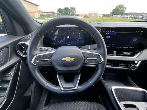Used 2026 Chevrolet Equinox LT FWD image 5