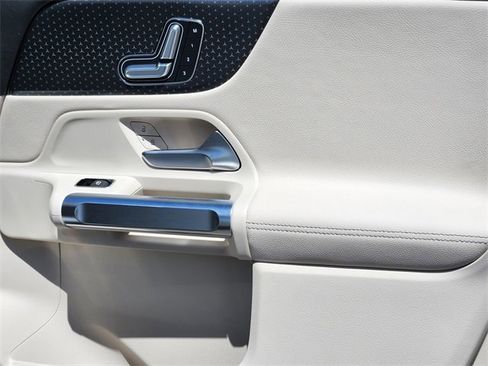 Certified 2025 Mercedes-Benz GLB 250 4MATIC image 17