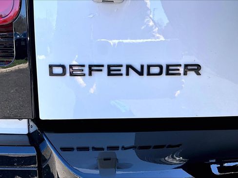 Used 2025 Land Rover Defender 110 X-Dynamic SE AWD/4WD image 30