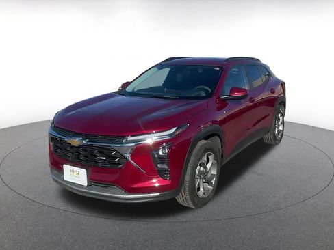 Used 2025 Chevrolet Trax LT image 4