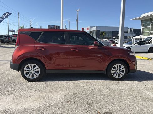 Used 2021 Kia Soul LX FWD image 6