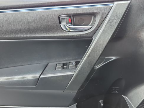 Used 2018 Toyota Corolla SE image 39