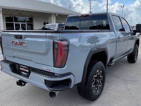 Used 2024 GMC Sierra 2500 AT4 w/ AT4 Premium Plus Package AWD/4WD image 3