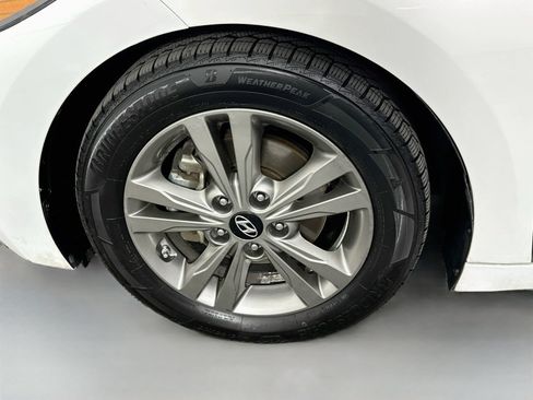 Used 2017 Hyundai Elantra SE FWD image 29