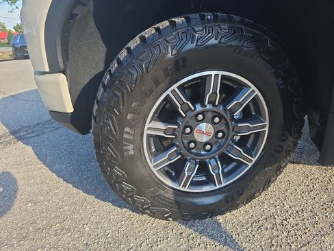 Used 2026 GMC Sierra 1500 AT4 w/ AT4 Premium Package AWD/4WD image 33