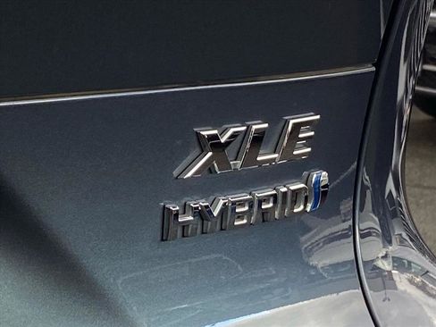 Used 2021 Toyota Venza XLE w/ Softex Package image 6