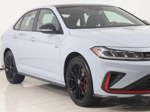 Used 2025 Volkswagen Jetta GLI Autobahn image 39