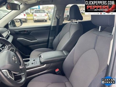 Used 2024 Toyota Highlander LE image 11