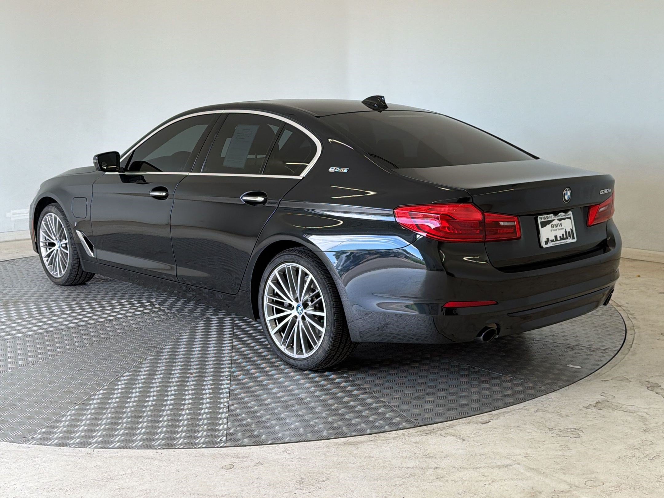 Used 2018 BMW 530e xDrive AWD/4WD image 3