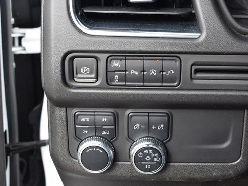 Used 2021 GMC Yukon XL SLT AWD/4WD image 16