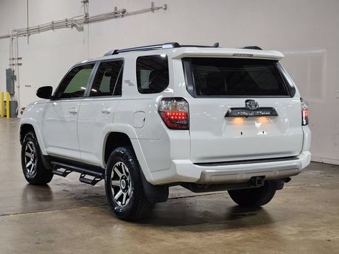 Used 2021 Toyota 4Runner TRD Off-Road Premium AWD/4WD image 11