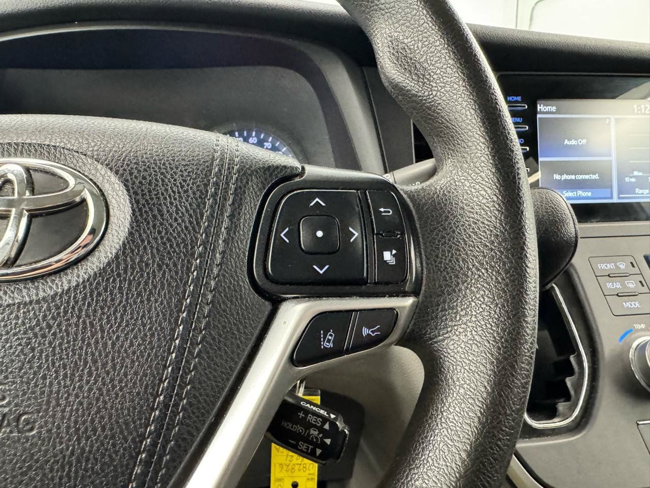 Used 2020 Toyota Sienna L FWD image 19