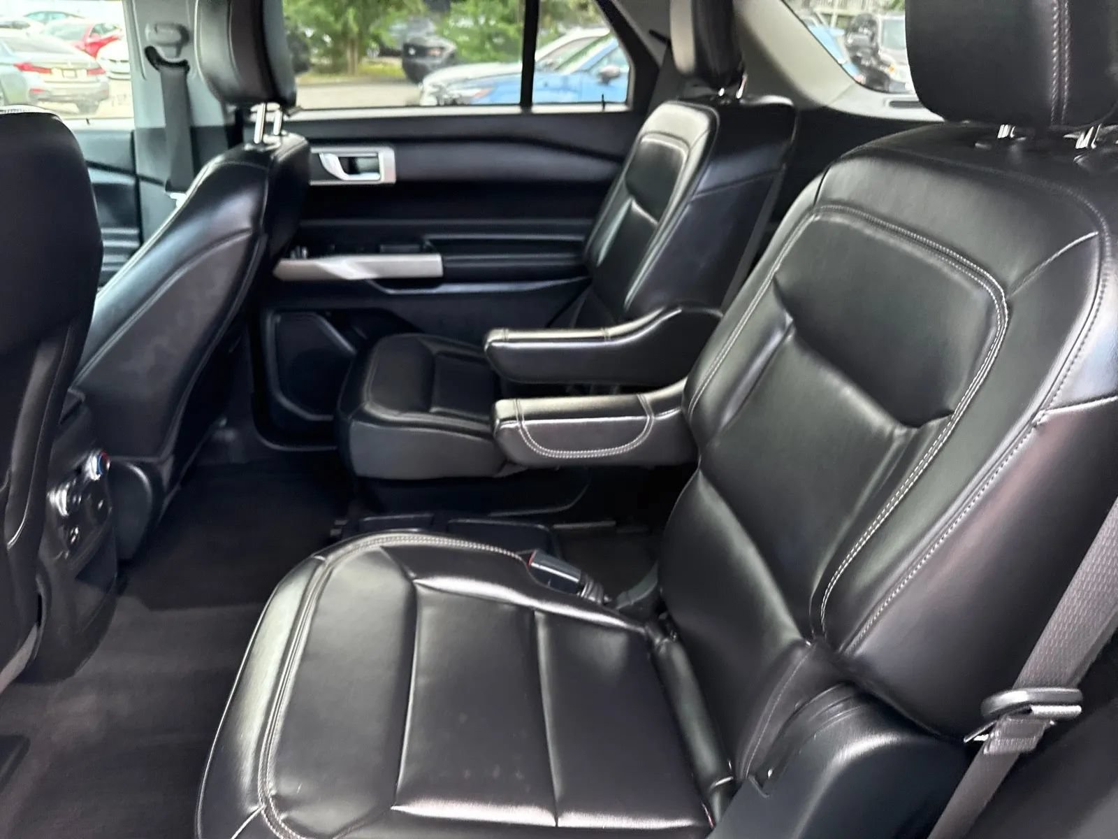 Used 2021 Ford Explorer XLT w/ Equipment Group 202A RWD image 13