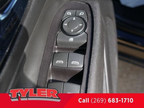 Used 2020 Chevrolet Equinox LT w/ Driver Convenience Package FWD image 22