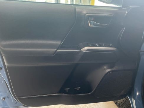 Used 2019 Toyota Tacoma TRD Off-Road AWD/4WD image 18