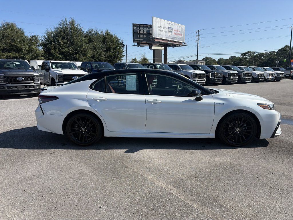Used 2021 Toyota Camry XSE w/ Navigation Upgrade Package FWD image 8