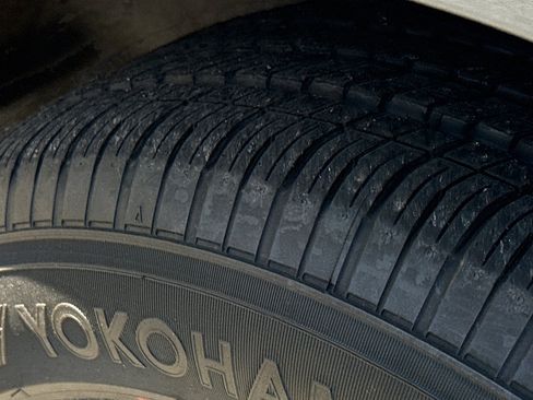 Used 2023 Chrysler Pacifica Touring-L image 9