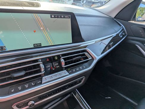 Used 2021 BMW X7 xDrive40i w/ Parking Assistance Package AWD/4WD image 19