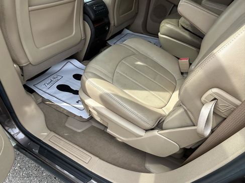 Used 2010 Buick Enclave CXL w/ Trailering Provision Package AWD/4WD image 9