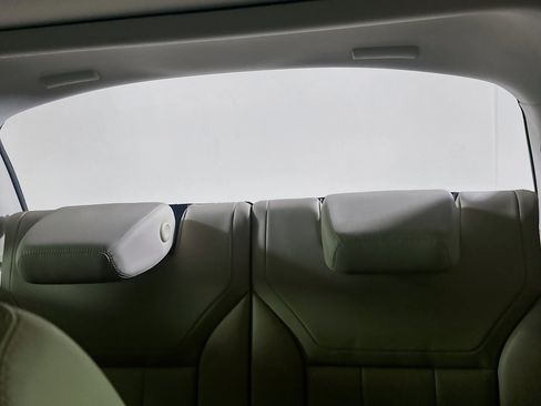 Used 2019 Land Rover Discovery HSE image 30