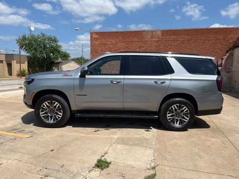 Used 2025 Chevrolet Tahoe Z71 AWD/4WD image 2