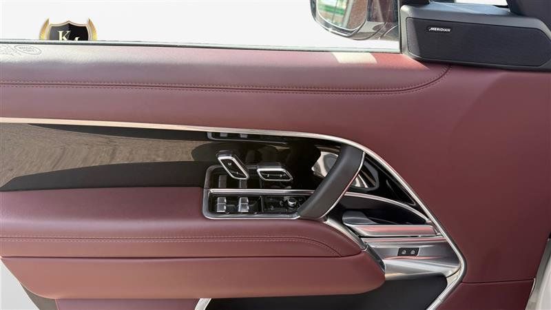 Used 2024 Land Rover Range Rover SE AWD/4WD image 11