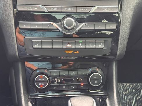 Used 2018 INFINITI QX30 Premium w/ Navigation Package image 32